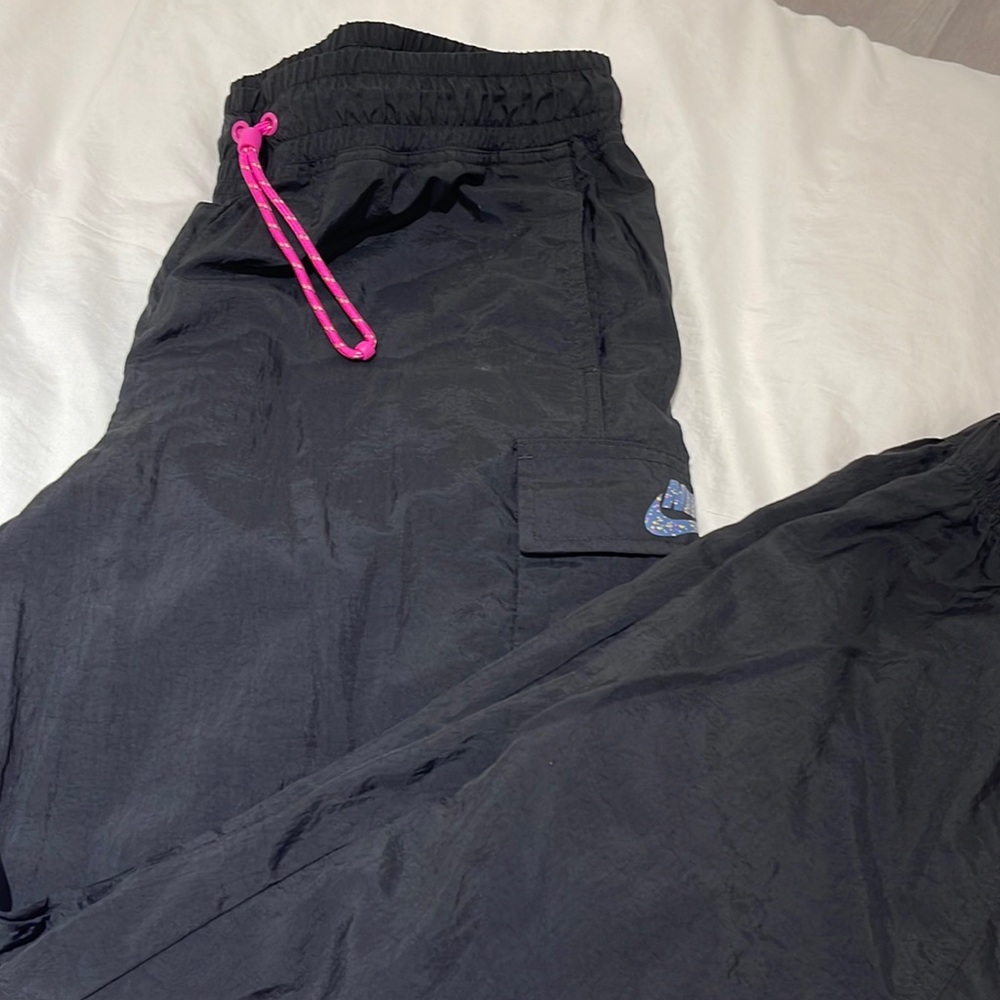 NIKE Windbreaker Jogger pant.